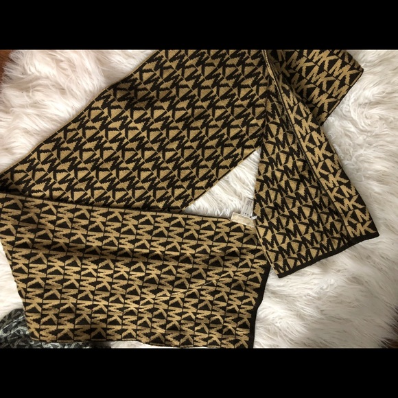 Michael kors brown scarf - Picture 3 of 3